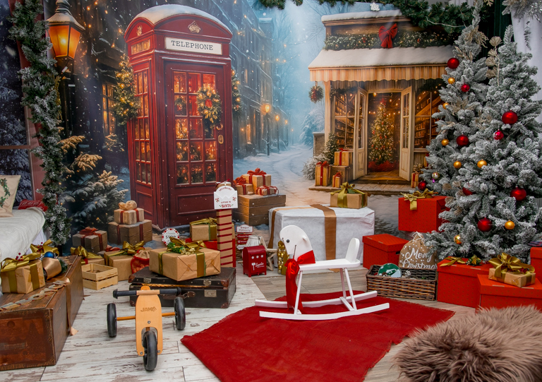 Świąteczna sesja zdjęciowa w studiu fotograficznym STUDIO-S Fotografia Rodzinna - choinka, prezenty i zimowy wystrój idealny na rodzinne zdjęcia.